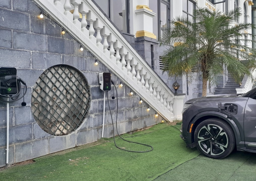 giải pháp trạm sạc ô tô điện, sạc ô tô điện an toàn